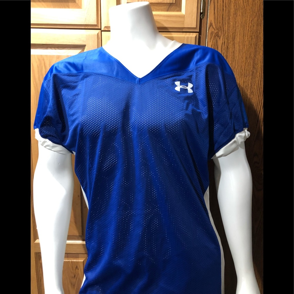 Under Armour Men’s Football Jersey Size Large -NEW